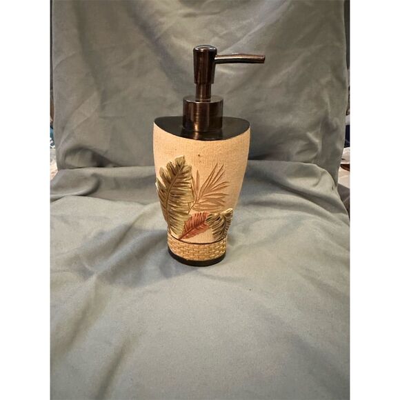 Tropical Fern Leaf Soap Dispenser Multicolor Bathroom Decor - Picture 1 of 4
